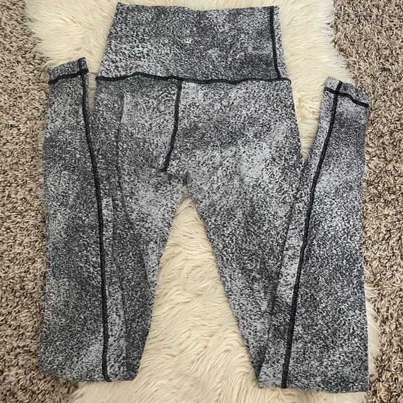 LULULEMON WUNDER UNDER GREY SPECKLES LEGGINGS SIZE 4 28” INSEAM RARE PATTERN - Picture 2 of 4